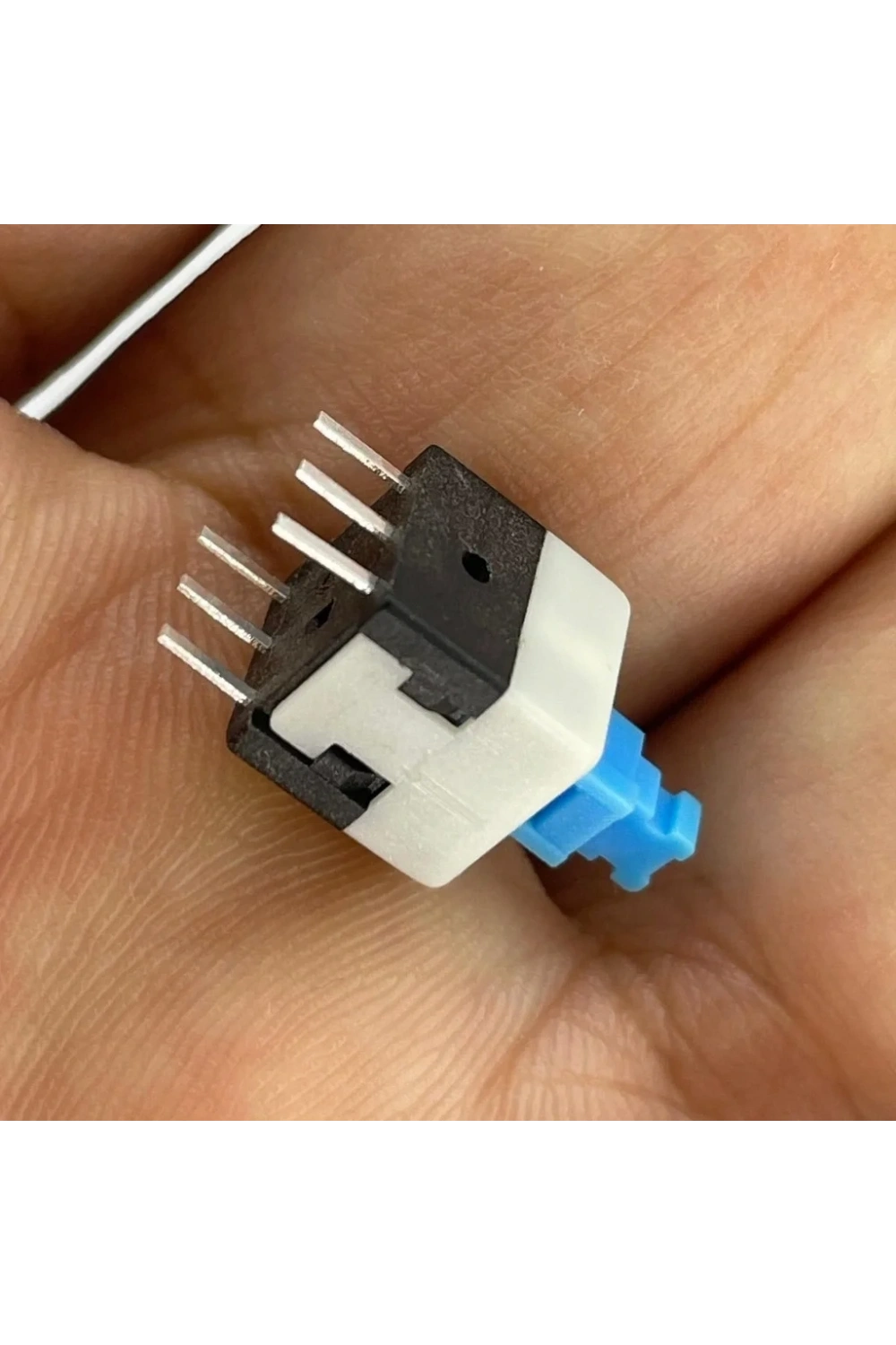 IC-199 6 Pinli Bacaklı Yaylı Push Buton 8x8mm