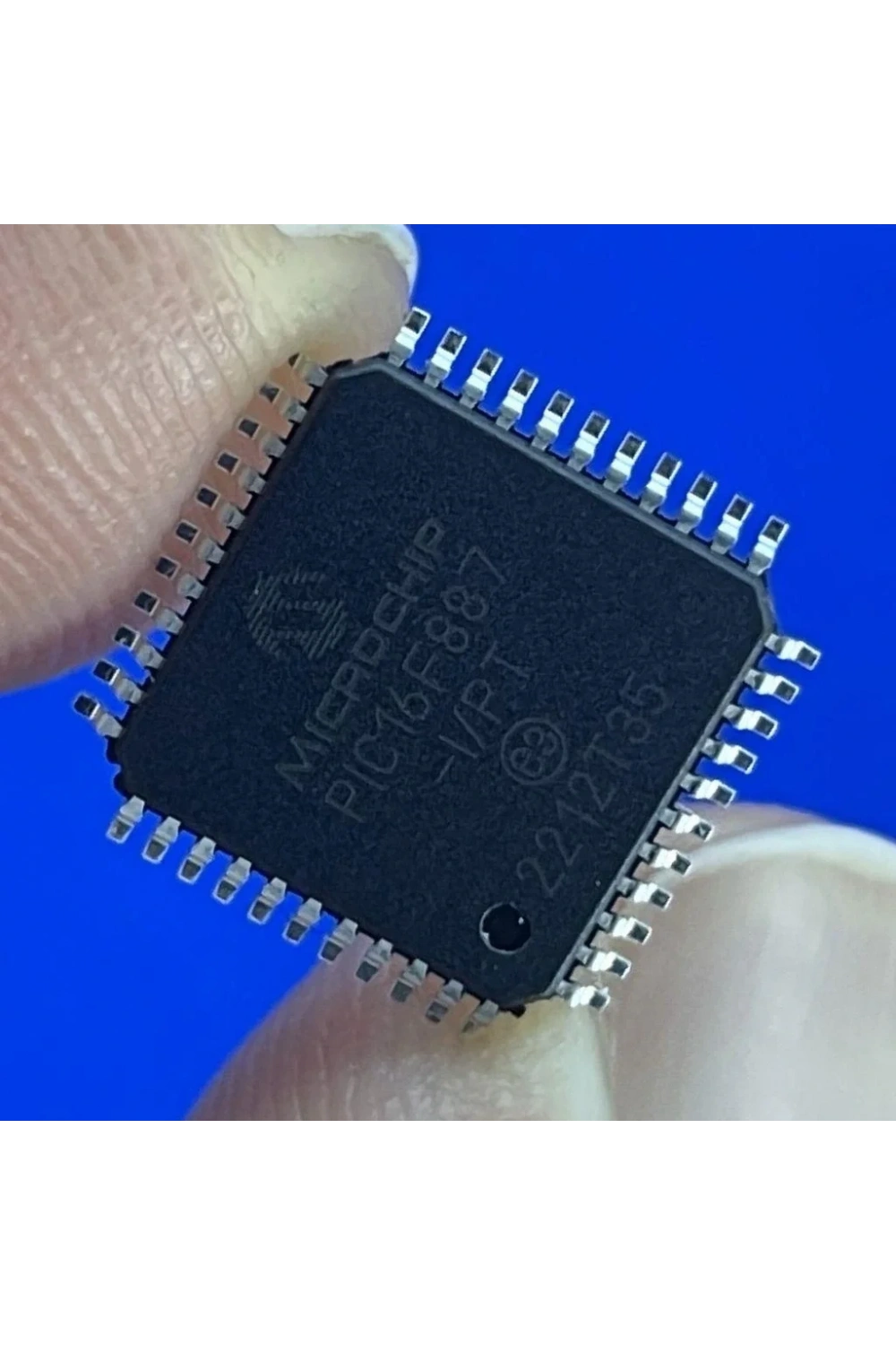 PIC16F887 I/PT SMD 8-Bit 20 MHz Mikrodenetleyici