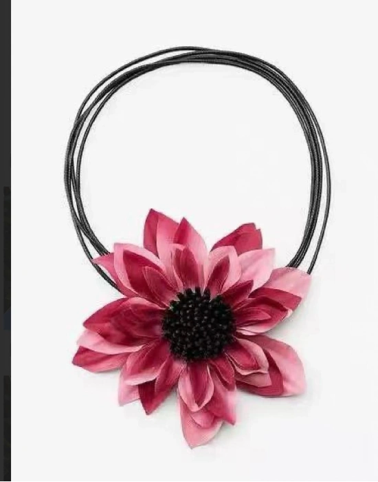 Pembe Çiçekli Kolye