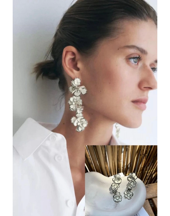 Beyaz Çiçekli Küpe