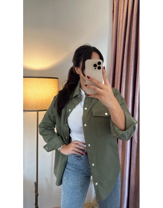 Açık Yeşil Gömlek