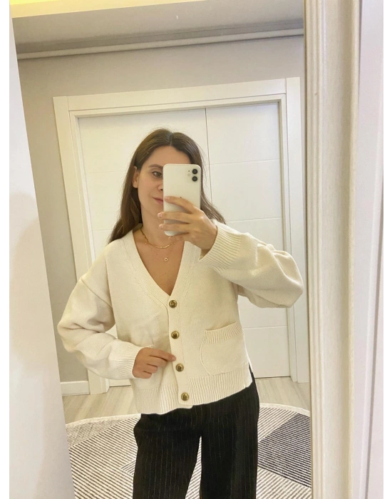 Bej Gold Düğmeli Hırka