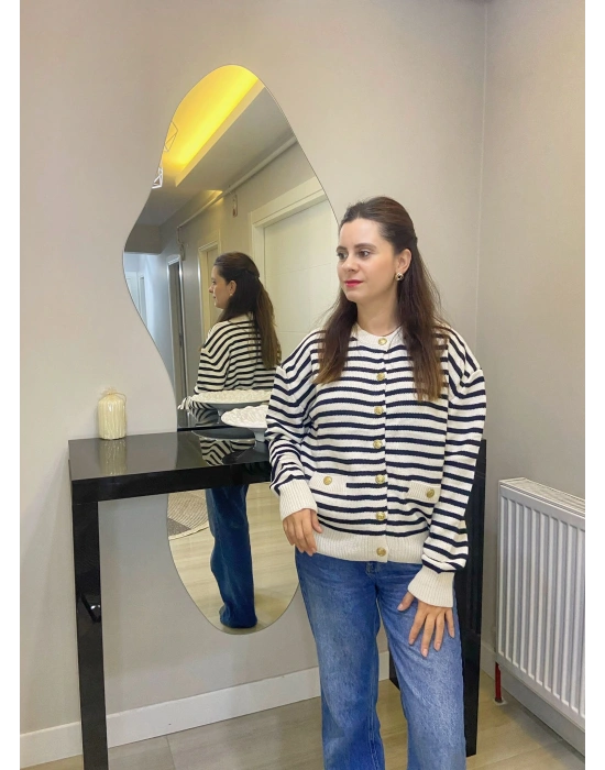 Siyah Çizgili Hırka