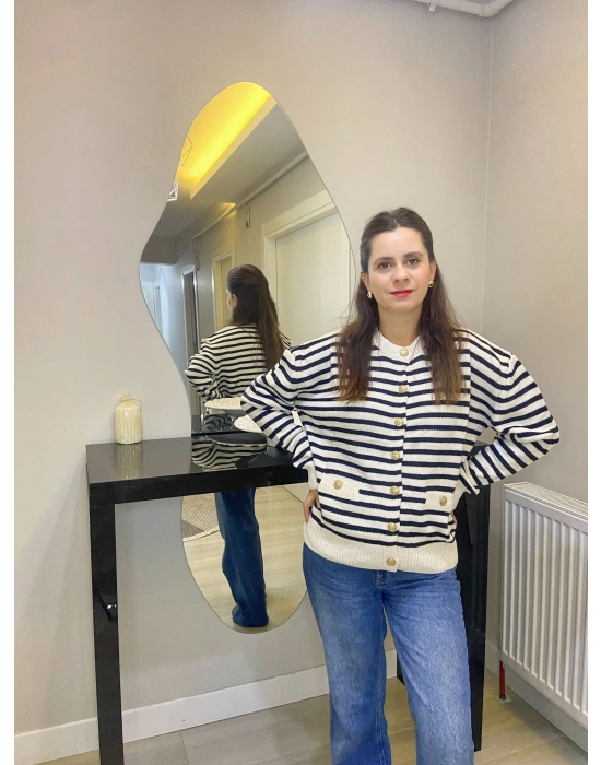 Siyah Çizgili Hırka