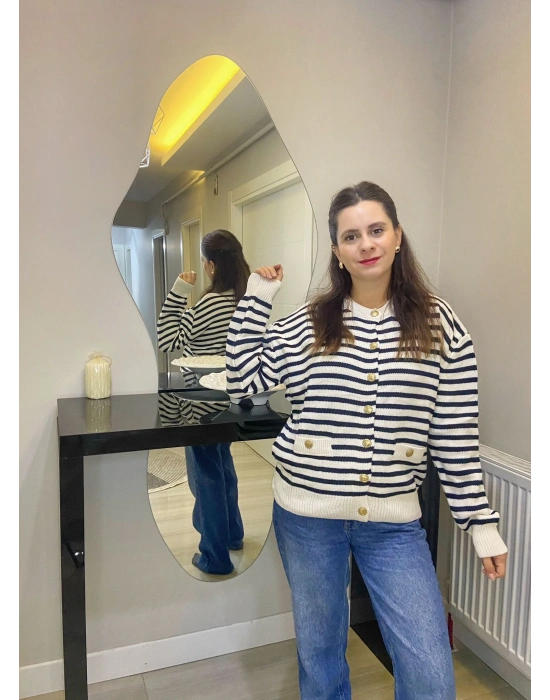 Siyah Çizgili Hırka