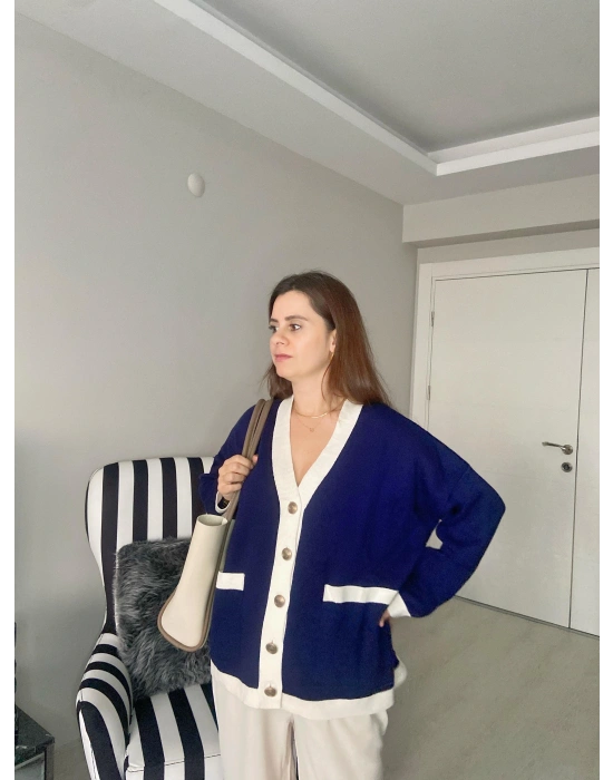 Beyaz Şeritli Lacivert Hırka