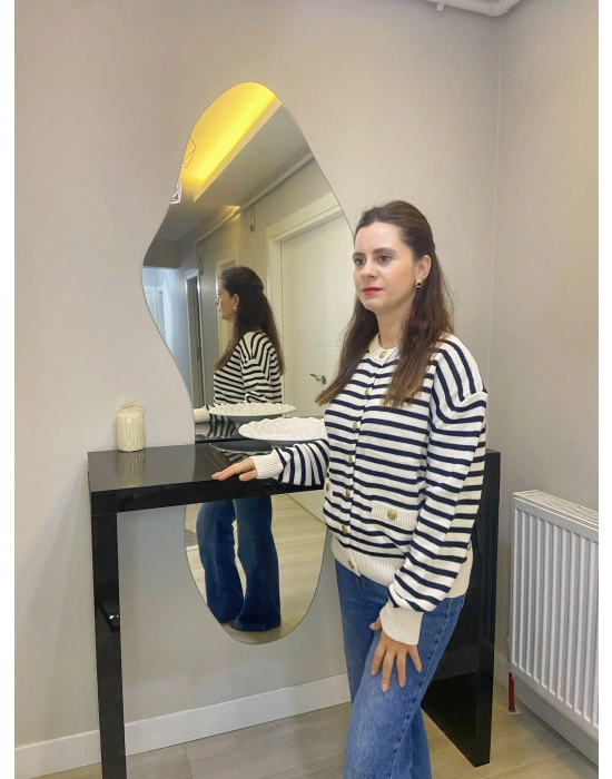 Siyah Çizgili Hırka