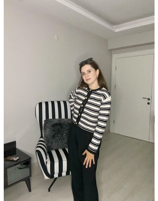 Triko Siyah Çizgili Hırka