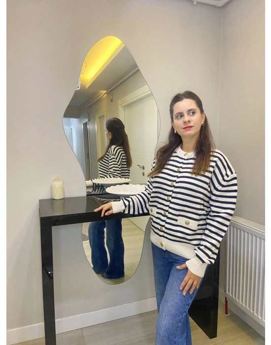 Siyah Çizgili Hırka