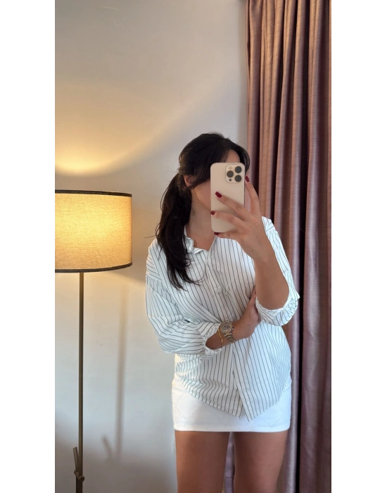 Uzun Dik Çizgili Gömlek