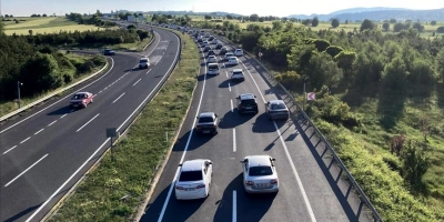 TATİLDE YOLA ÇIKACAK SÜRÜCÜLERE ARAÇ BAKIMI UYARISI