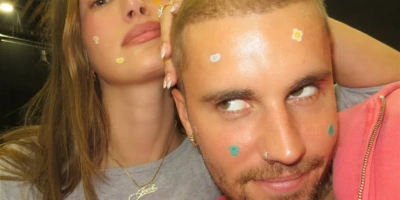 JUSTIN BİEBER, RHODE İÇİN SİVİLCE BANDI TASARLADI