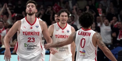 A MİLLİ BASKETBOL TAKIMI YARI FİNAL İÇİN SAHAYA ÇIKIYOR