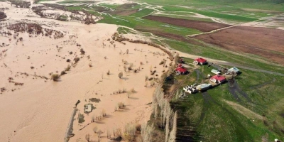 AĞRIDA MURAT NEHRİNİN TAŞMASI SONUCU TARIM ARAZİLERİNİ SU BASTI