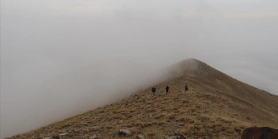 ARAS DAĞLARI SİSLER ALTINDA GÖRÜNTÜLENDİ