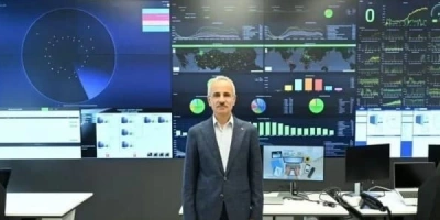 BAKAN URALOĞLU, DEPREM SONRASI İLETİŞİMDE YAŞANAN AKSAKLIKLARIN SEBEBİNİ AÇIKLADI