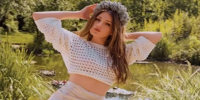 GİZEM KARACA’DAN KARNI BURNUNDA POZ: HEP ÖZENİYORDUM