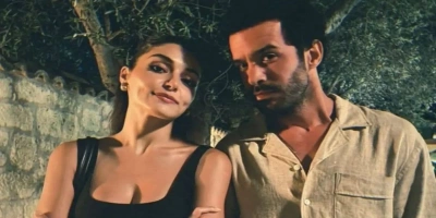 HANDE ERÇEL’DEN ‘RÜZGARA BIRAK’ POZLARI