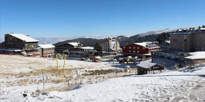 KAR YAĞIŞIYLA BEYAZA BÜRÜNEN ULUDAĞ KAYAK SEZONUNU BEKLİYOR