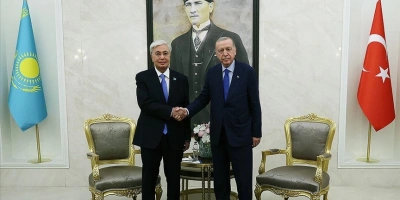 KAZAKİSTAN CUMHURBAŞKANI TOKAYEVİN TÜRKİYE ZİYARETİ, İKİLİ İLİŞKİLERDE YENİ HEDEFLERİ BELİRLEYECEK