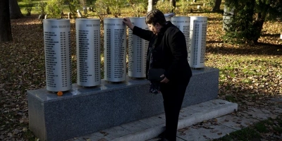 SARAYBOSNALILAR, SAVAŞTA PARA KARŞILIĞI YAKINLARINI ÖLDÜREN KATİLLERİN BULUNMASINI İSTİYOR