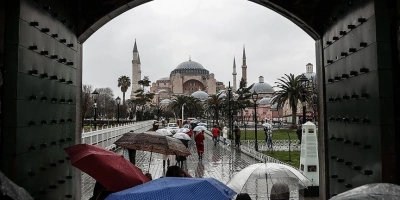 YIL SONUNDA 53 MİLYON YABANCI ZİYARETÇİYE, 64 MİLYAR DOLAR TURİZM GELİRİNE ULAŞILMASI BEKLENİYOR