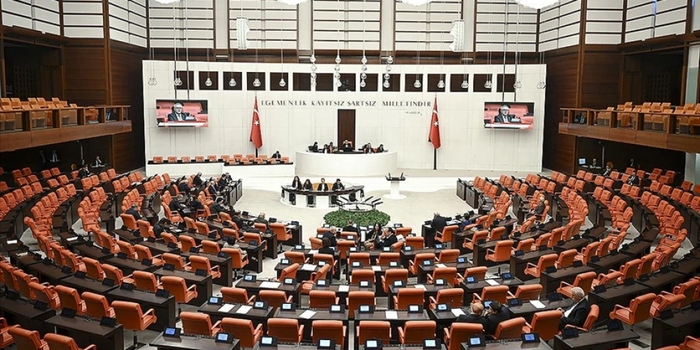 DOĞUM İZNİ İLE ÇOCUKLARA YÖNELİK SOSYAL MEDYA DÜZENLEMESİNDE SONA GELİNDİ