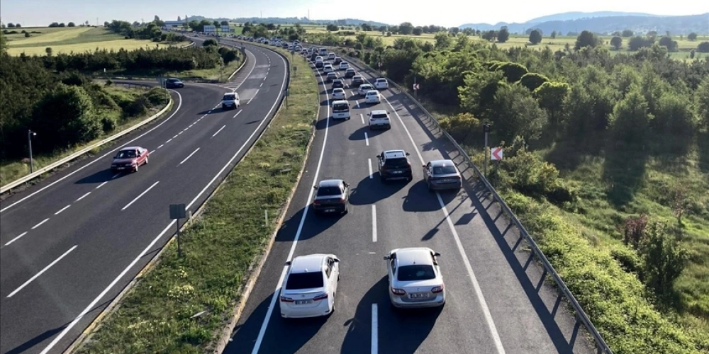 TATİLDE YOLA ÇIKACAK SÜRÜCÜLERE ARAÇ BAKIMI UYARISI