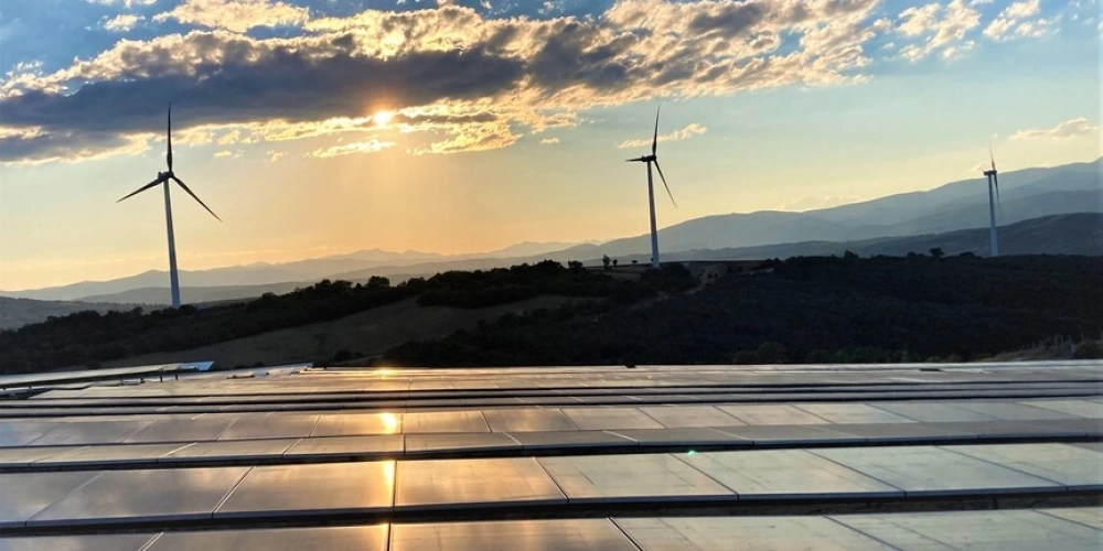 GÜNEŞ VE RÜZGARDAN ELEKTRİK ÜRETİMİ TÜRKİYEDE İLK KEZ KÖMÜRÜ GERİDE BIRAKTI