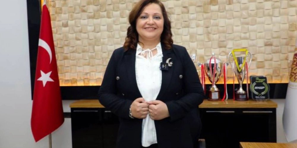 AKPLI BURCU KÖKSALIN WHATSAPP DURUMUNDA DIKKAT ÇEKEN PAYLAŞIMLAR: KADRO VE TORPIL IDDIALARI GÜNDEM OLDU