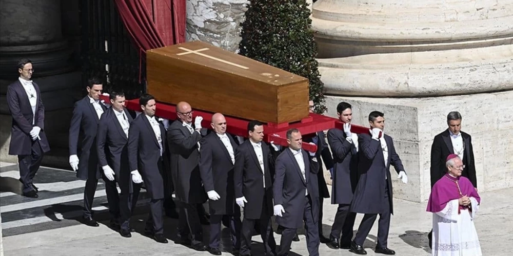 VATİKANDA PAPA FRANCİSCUS İÇİN CENAZE TÖRENİ DÜZENLENDİ