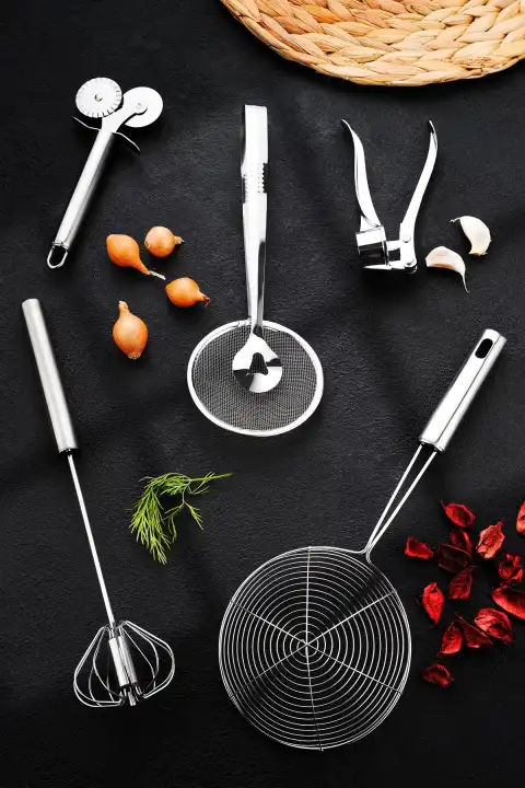 Metal Sarımsak Ezici Basmalı Çelik Çırpıcı Kevgir Kepçe Süzgeç Yağ Çörek Maşası Pizza Kesici Rulet