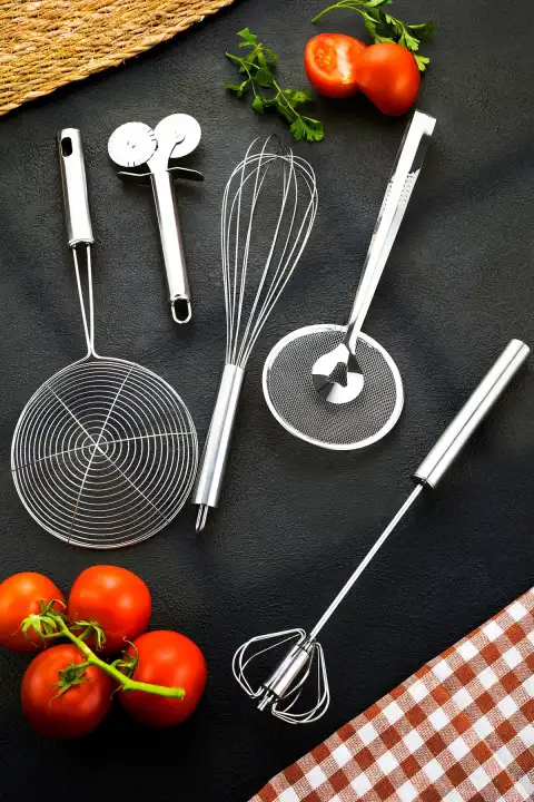 Çelik Kevgir Kepçe Süzgeç Yağ Kızarma Çörek Maşası 2 Başlı Pizza Kesici Çelik Basmalı Tel Çırpıcı