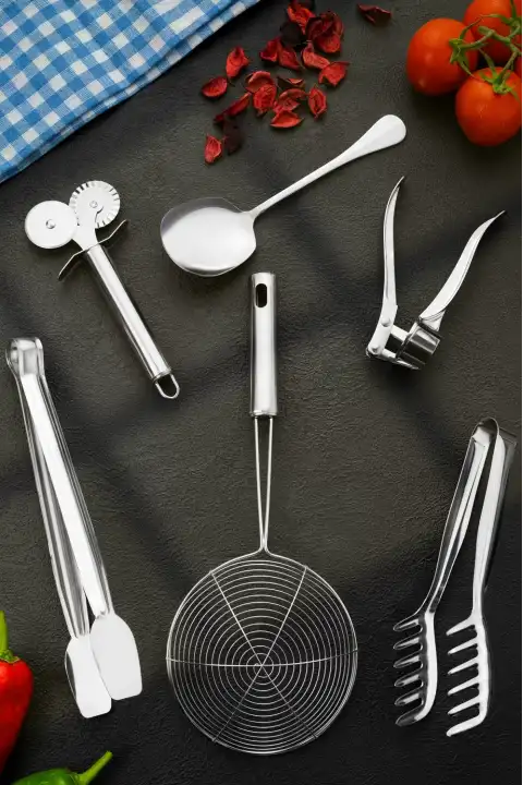 Çelik Pizza Kesici Yağ Kevgiri Kepçe Süzgeç Sarımsak Ezici Pres Servis Kaşığı Izgara Makarna Maşası