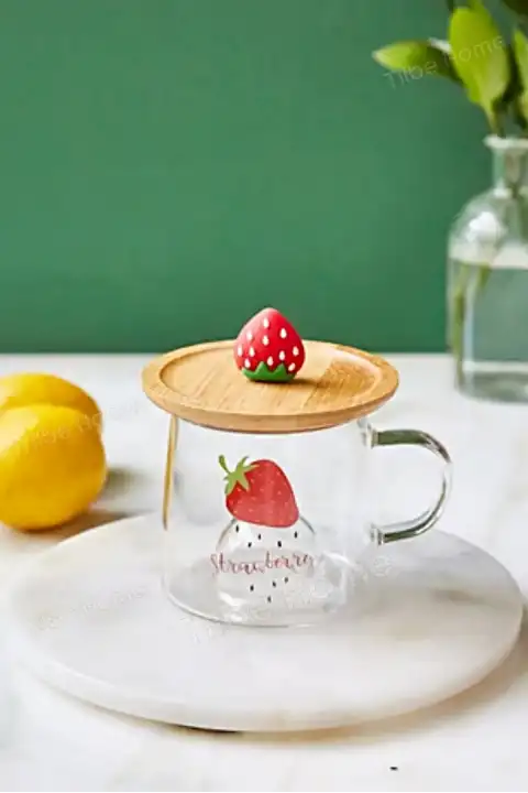 Çilek Meyve Figürlü Cam Bardak Bambu Kapaklı Baskılı Meşrubat Kupası Termisil Çay Bardağı 280 ml.