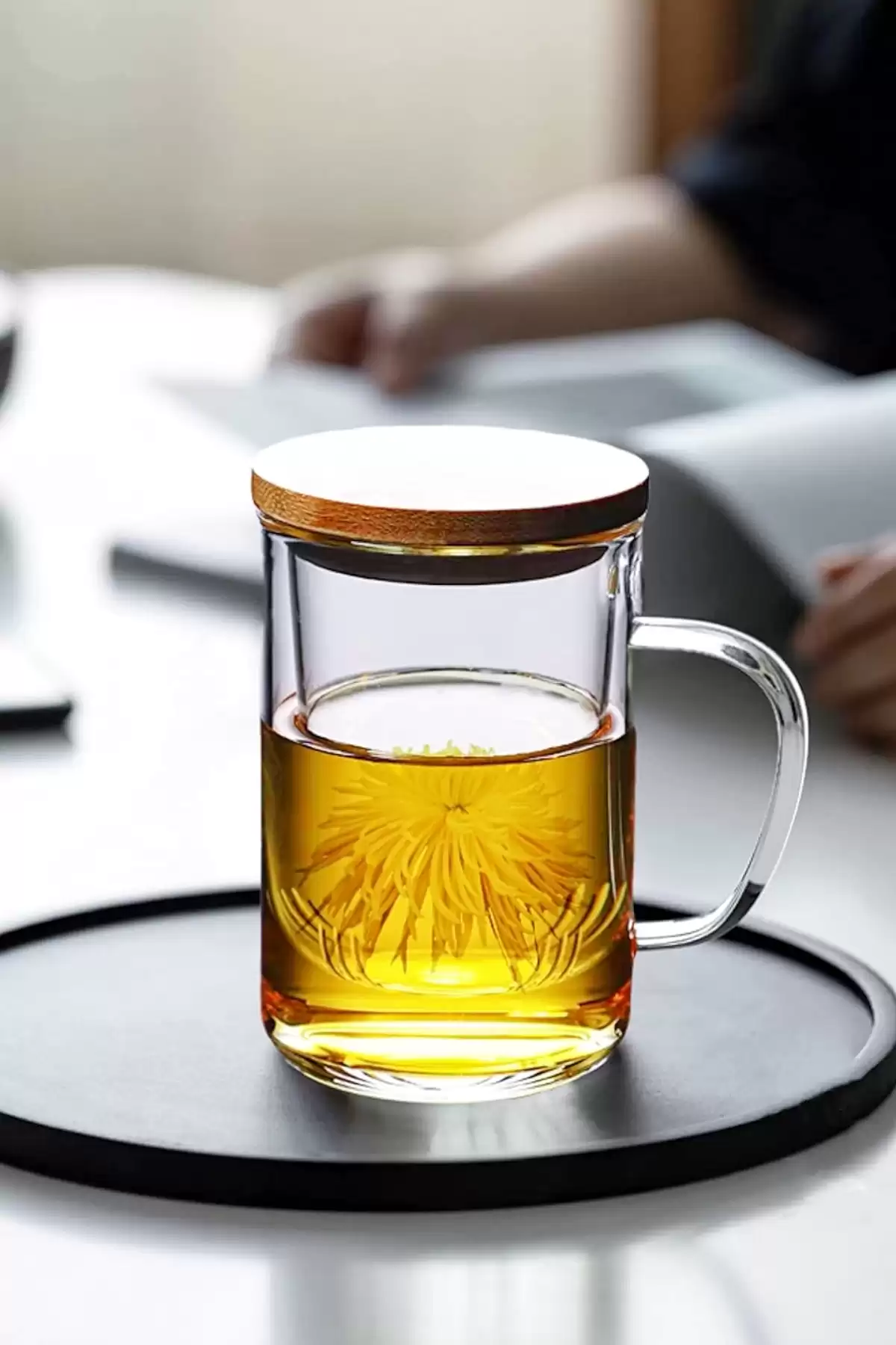 Borosilikat Cam Süzgeçli Bambu Kapaklı Kupa Kulplu Demlik Modeli Çift Kat Bitki Çay Bardağı 400 ml.