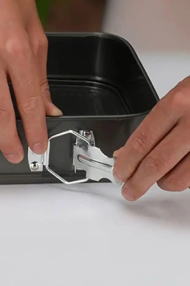 3’lü Kelepçeli Kek Kalıbı Seti – Kalp Yuvarlak Kare, Çıkarılabilir Tabanlı, Yapışmaz Teflon