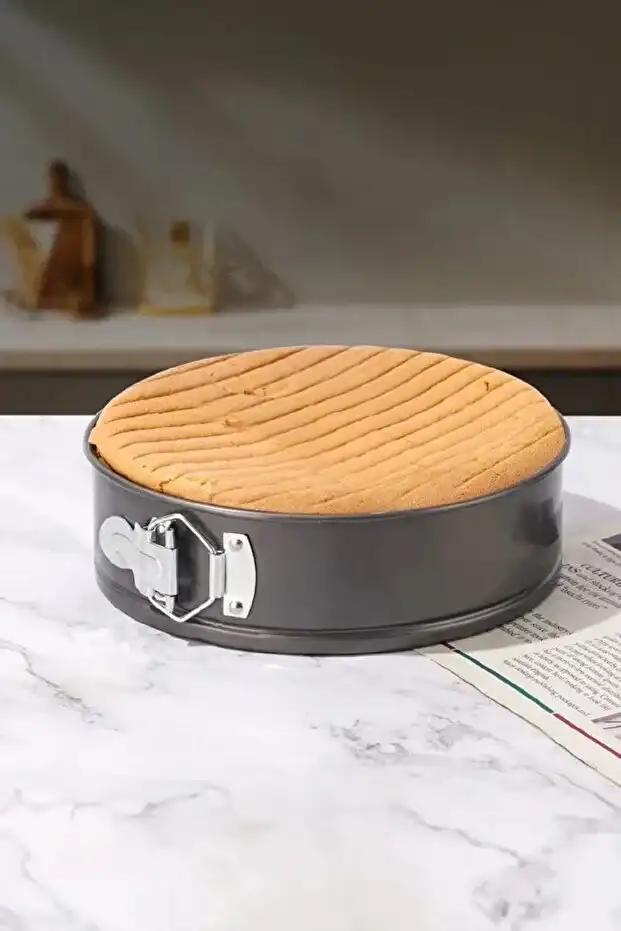 3’lü Kelepçeli Kek Kalıbı Seti – Çıkarılabilir Tabanlı, Yapışmaz Kaplama, Dayanıklı