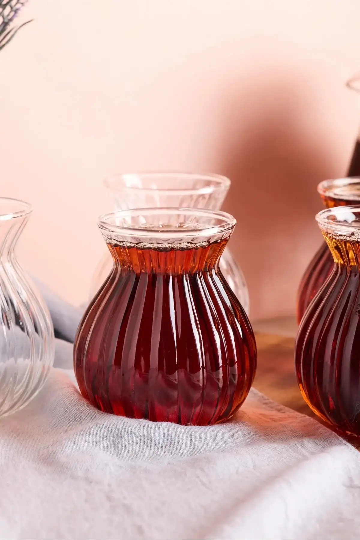 6’lı Çizgili Keyfi Ala Borosilikat Cam Çay Bardağı Seti Isıya Dayanıklı, Şık ve Modern Tasarım