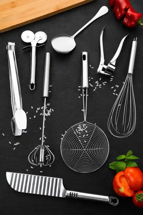 Izgara Maşası Tırtıklı Bıçak Kevgir Süzgeç Çelik Çırpıcı Sarımsak Ezici Servis Kaşığı Pizza Kesici