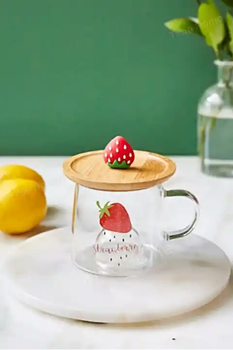 Çilek Meyve Figürlü Cam Bardak Bambu Kapaklı Baskılı Meşrubat Kupası Termisil Çay Bardağı 280 ml.