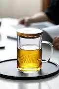 Borosilikat Cam Süzgeçli Bambu Kapaklı Kupa Kulplu Demlik Modeli Çift Kat Bitki Çay Bardağı 400 ml. - Görsel 2