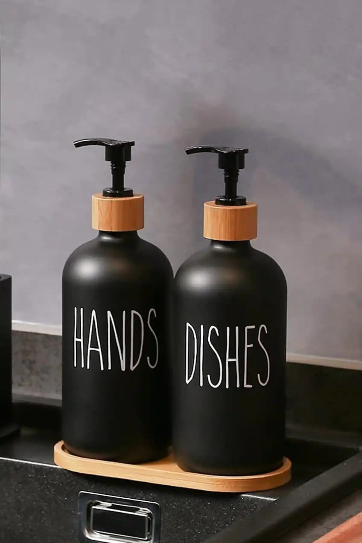 2’li Hands Dishes Soft Siyah Dekoratif Mutfak Banyo Sıvı Cam Sabunluk Seti 500ml Bambu Stantlı Set