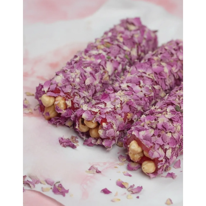 Gül Yapraklı Fındıklı Lokum 400g, Premium Metal Kutuda Türk Lokumu