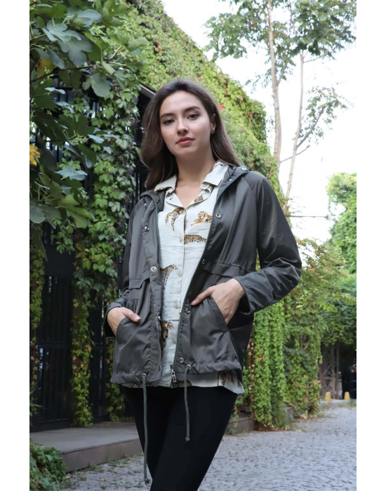 Kapüşonlu Kordonlu Yağmurluk - HAKİ