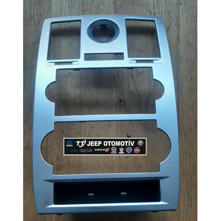 2005-2007 Chrysler 300C Radyo Çerçeve İç Trim Kapağı 0UZ87TRMAA - 2.El Ürün