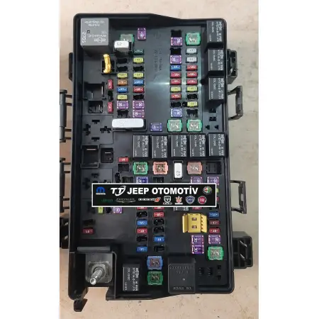 2014 Jeep Grand Cherokee 3.0L Benzinli Sigorta Kutusu 68137439AD