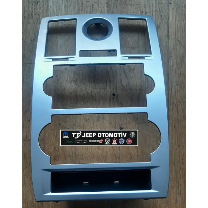 2005-2007 Chrysler 300C Radyo Çerçeve İç Trim Kapağı 0UZ87TRMAA - 2.El Ürün