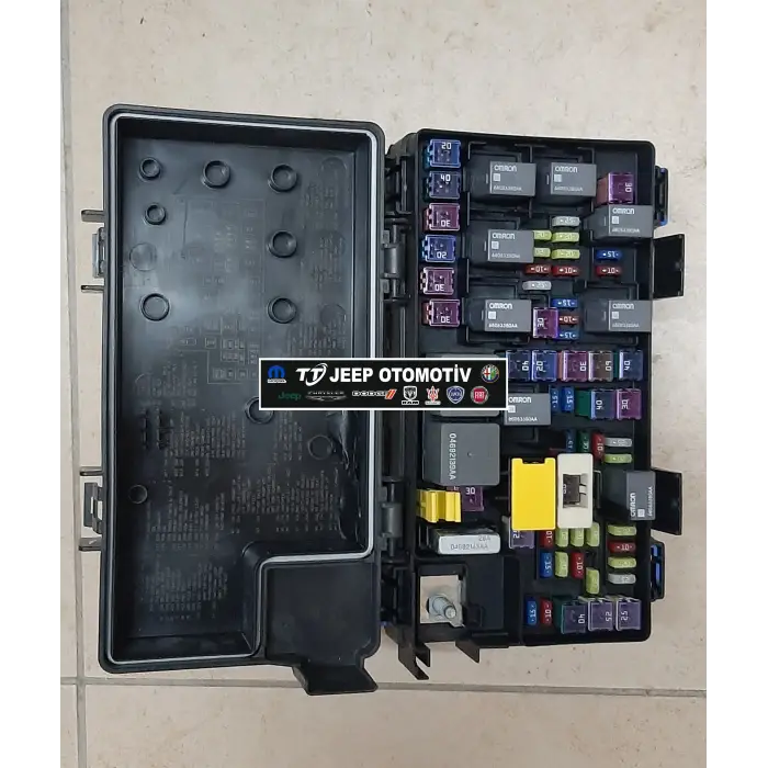 2010 Chrysler Voyager / Dodge Journey Sigorta Kutusu 04692299AH 04692299AG