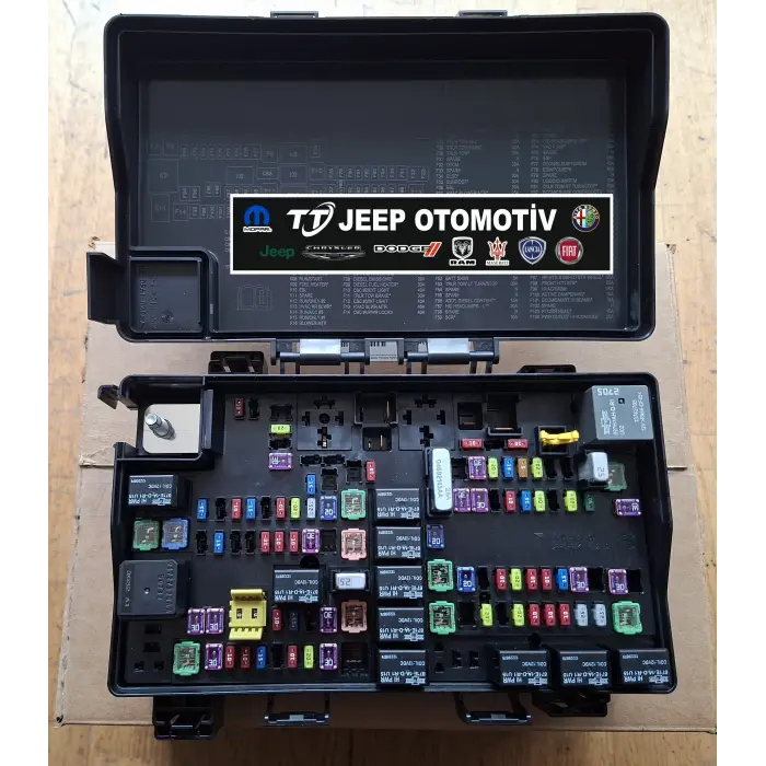 2014 - 18 Jeep Grand Cherokee WK Sigorta Kutusu 68194607AD Sıfır